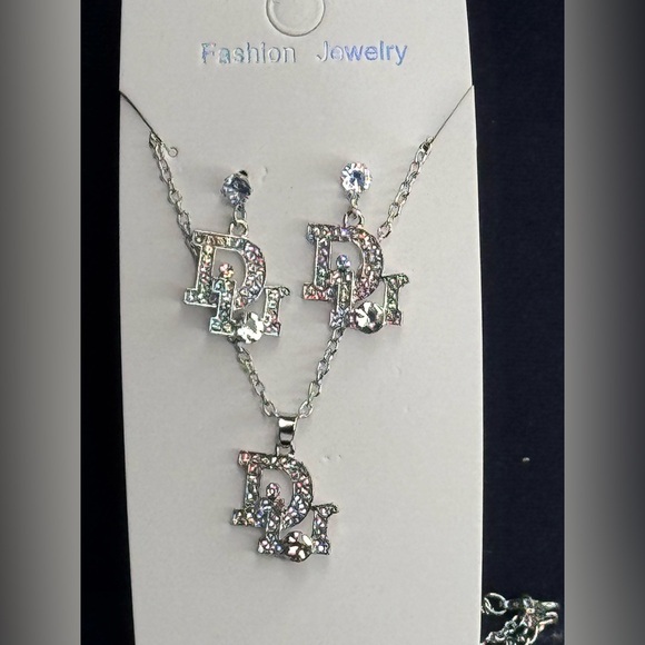 Fashion Jewelry Silver Tone Crystal Necklace & Earring Set - Picture 1 of 4